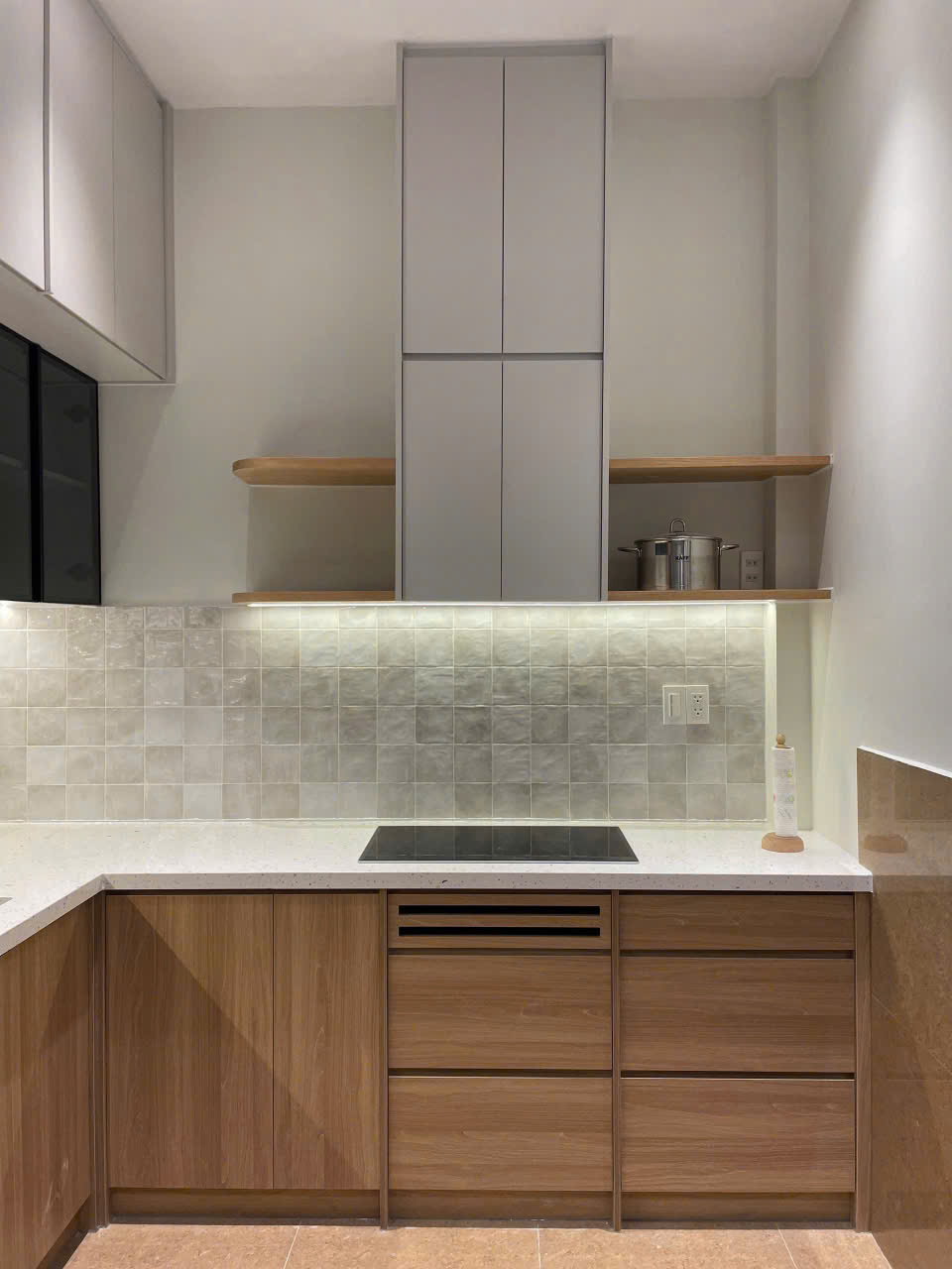 Tủ bếp gỗ đẹp phong cách tối giản phù hợp xu hướng mới