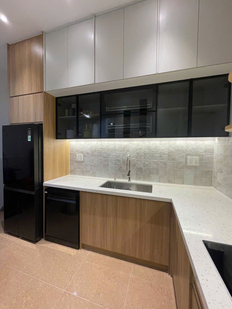 Thiết kế nội thất gia đình nổi bật với tủ bếp gỗ đẹp 2025